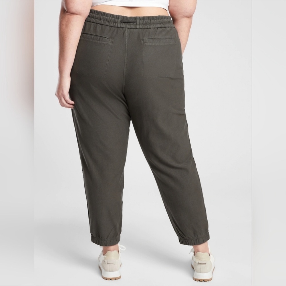 Athleta Farallon Cargo Crop Women's 14 Cypress Green - Picture 3 of 8